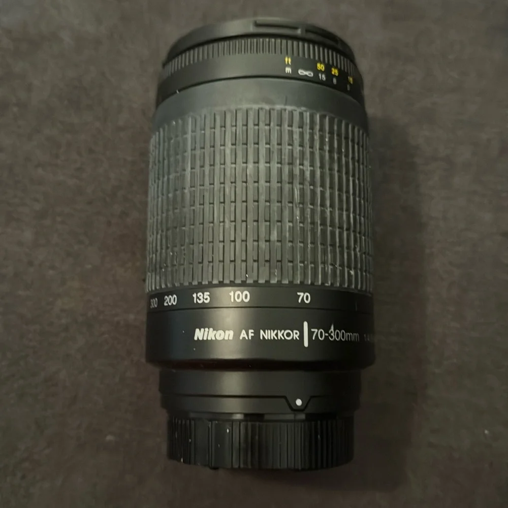 Nikon nikkor 70-300mm lens